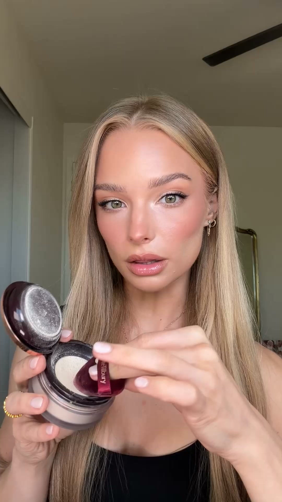 Charlotte Tilbury Facebook ad: NEW! POWDER + BLUR PUFF