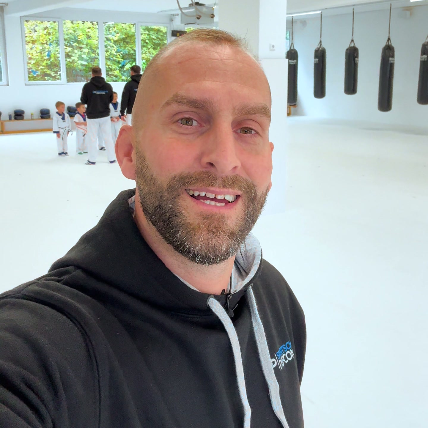 Sportschule Defcon Kaufbeuren Facebook ad: Kinder fördern mit Spaß statt Druck