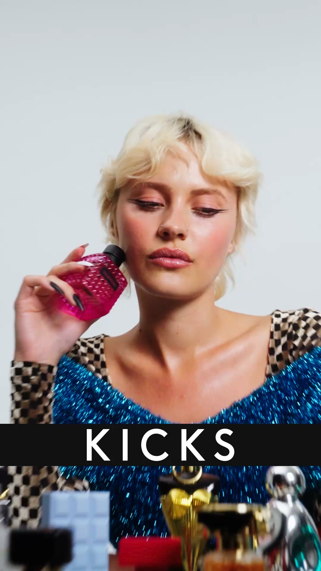 KICKS Facebook ad: Shoppa höstens parfymer