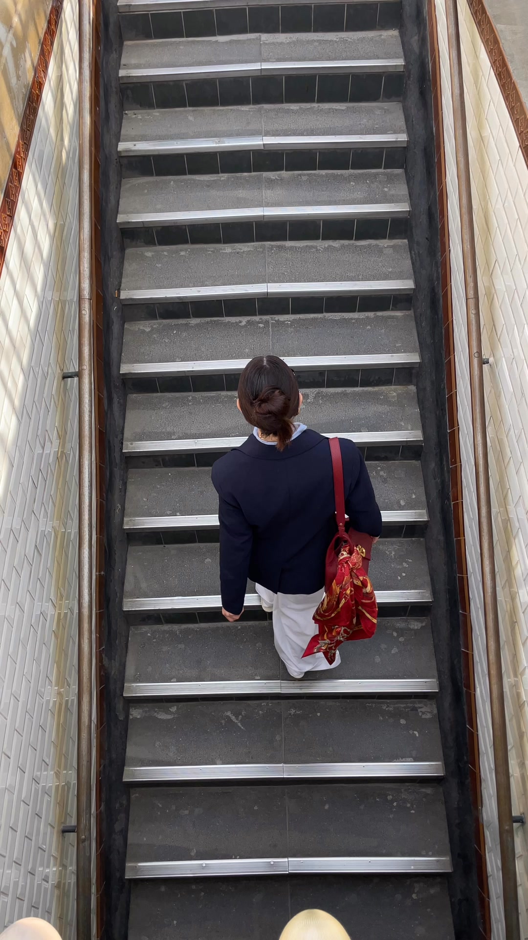 Buttonscarves Facebook ad: The way she styles the Alexandra Silk Scarf…