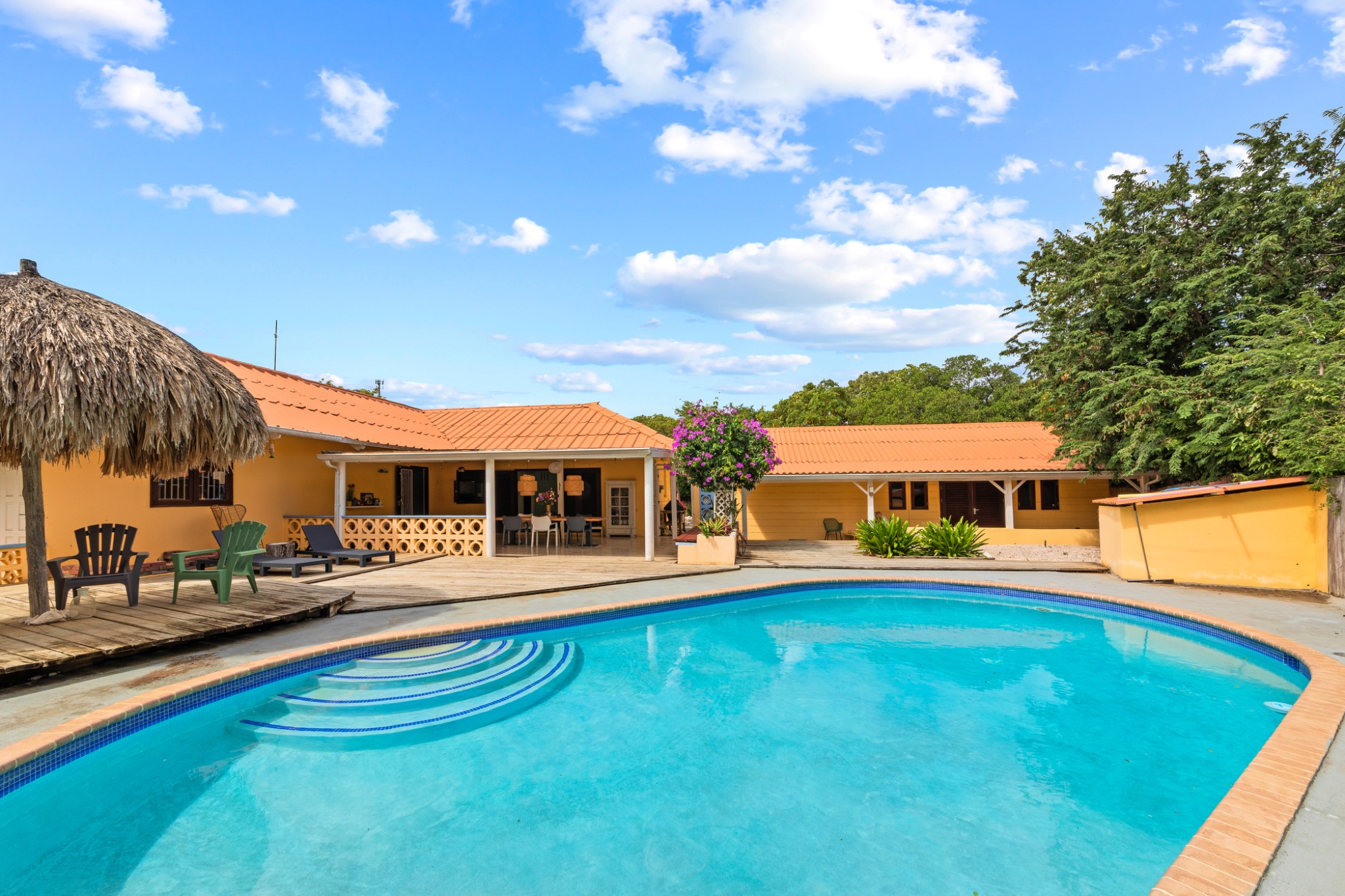 Landmark Real Estate Curacao Facebook ad from Apr 9, 2025