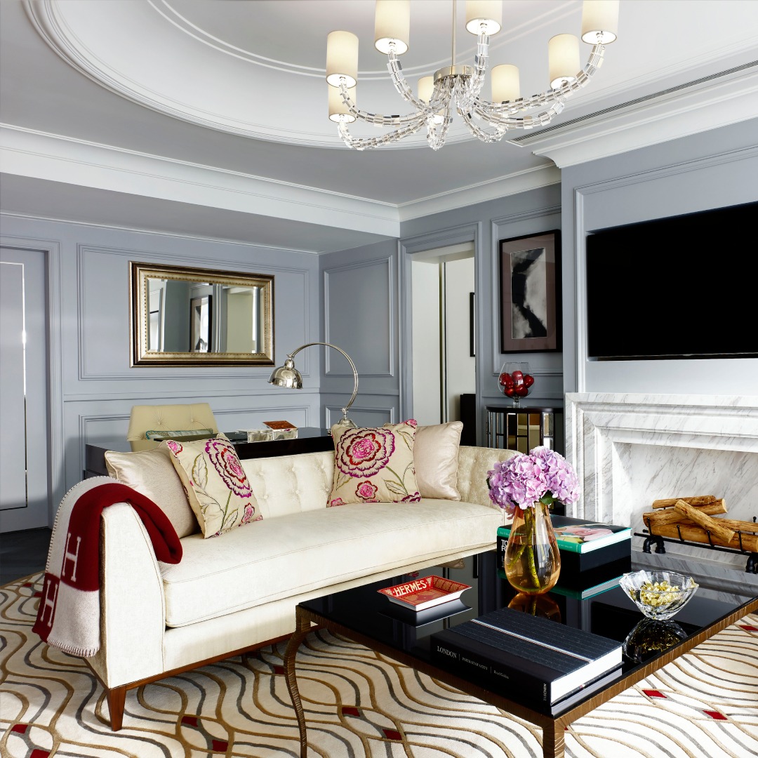 The Langham, Hong Kong 香港朗廷酒店 Facebook ad: Discover unparalleled luxury in our exquisite suites.