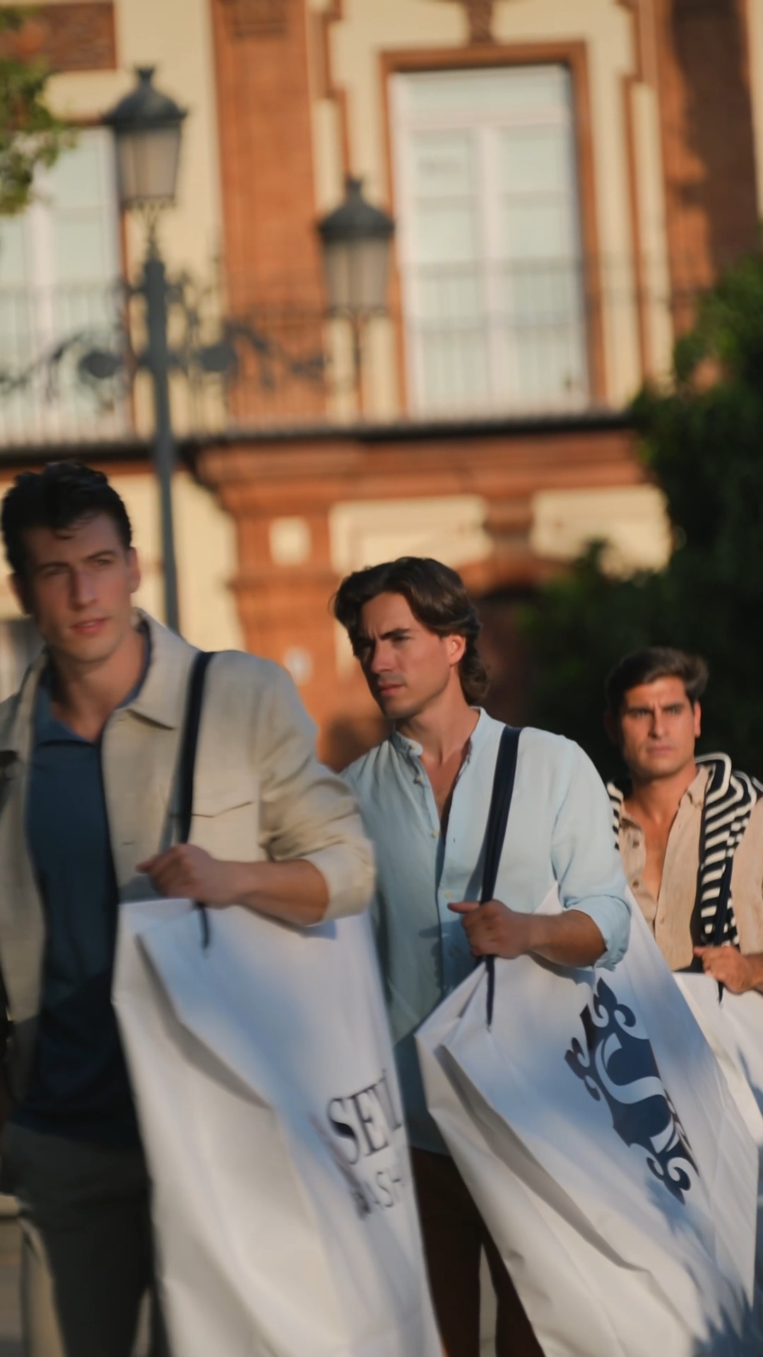 Sevilla Fashion Outlet Facebook ad: Sevilla Fashion Outlet.