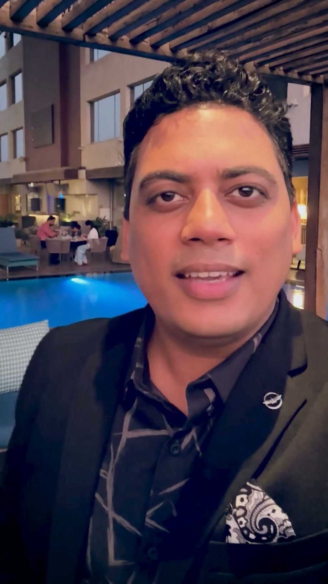 Dr. Abhinav Saxena: Business Coach Facebook ad: 𝐁𝐨𝐨𝐤 𝟏 𝐎𝐧 𝟏 𝐂𝐨𝐧𝐬𝐮𝐥𝐭𝐚𝐭𝐢𝐨𝐧