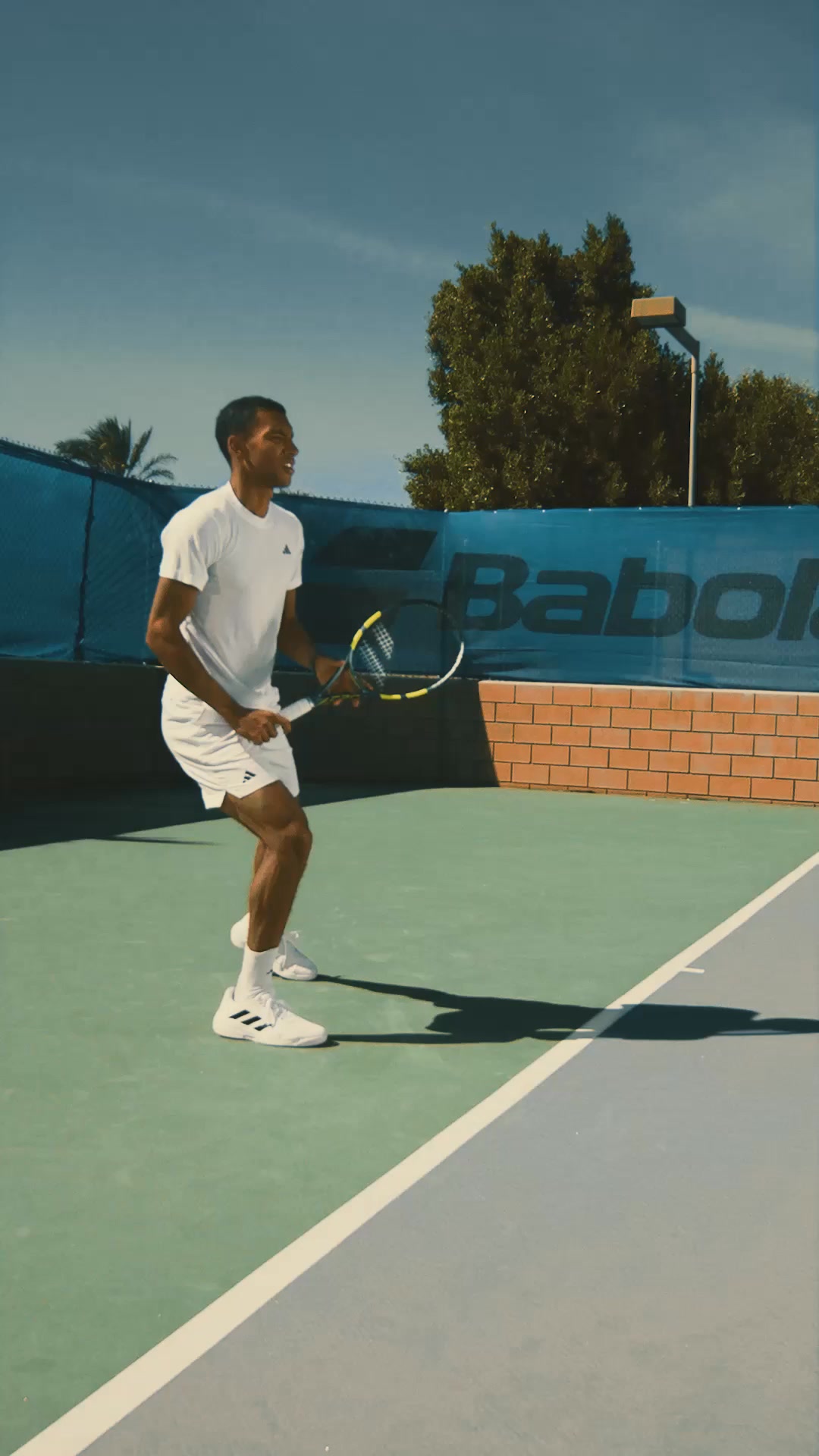 Babolat Facebook ad: Jugá con Babolat. Pure Drive, Aero y Strike con potencia…