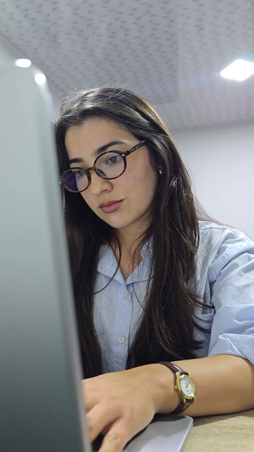 Hindú Facebook ad: ¿Cuál va contigo hoy?