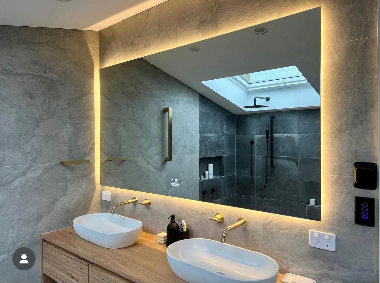 Invogue Mirrors Australia Facebook ad: THE LAST MIRROR YOU'LL BUY