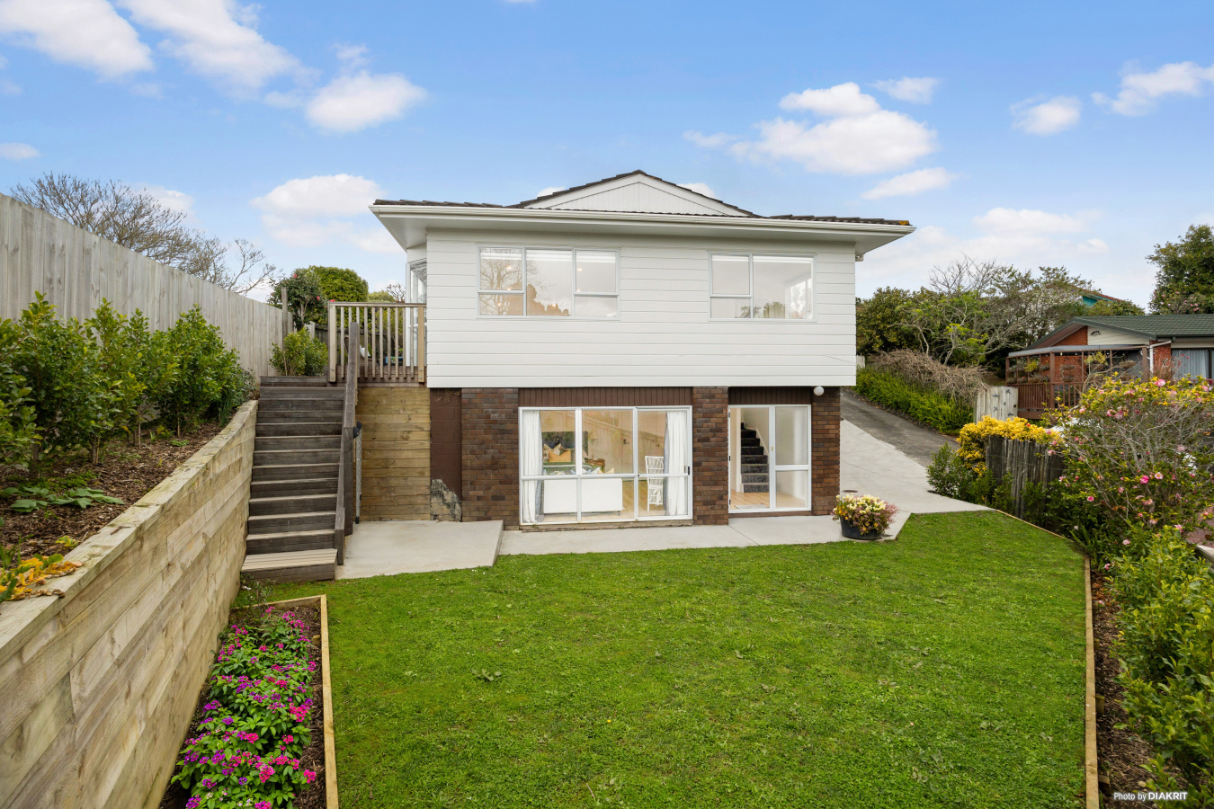 Barfoot & Thompson Meadowlands Facebook ad: Move-in ready family gem!