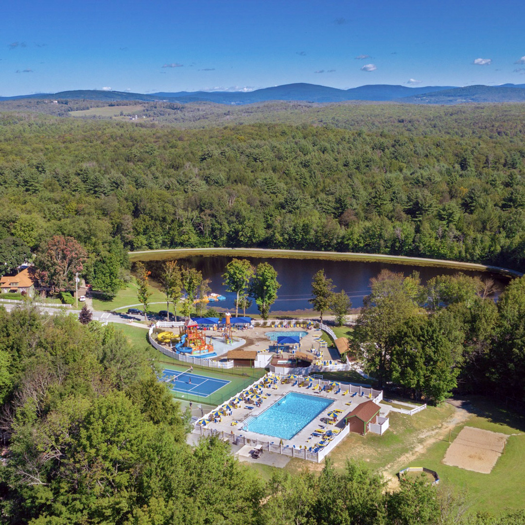 Sun Retreats Birchwood Acres Facebook ad: Make family memories at Sun Retreats Birchwood Acres.