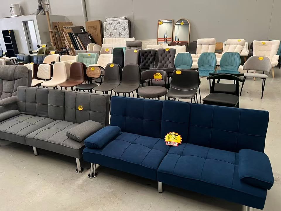 Grace Li Facebook ad: Outdoor sofa, warehouse clearance, brand new. Pickup from…