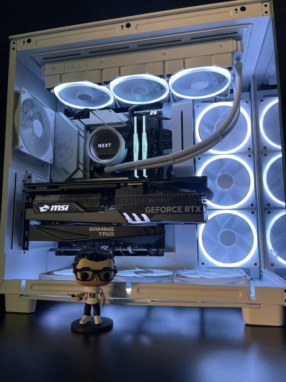 The Rig Builders Facebook ad: Clean white aesthetics meet top-of-the-line specs!