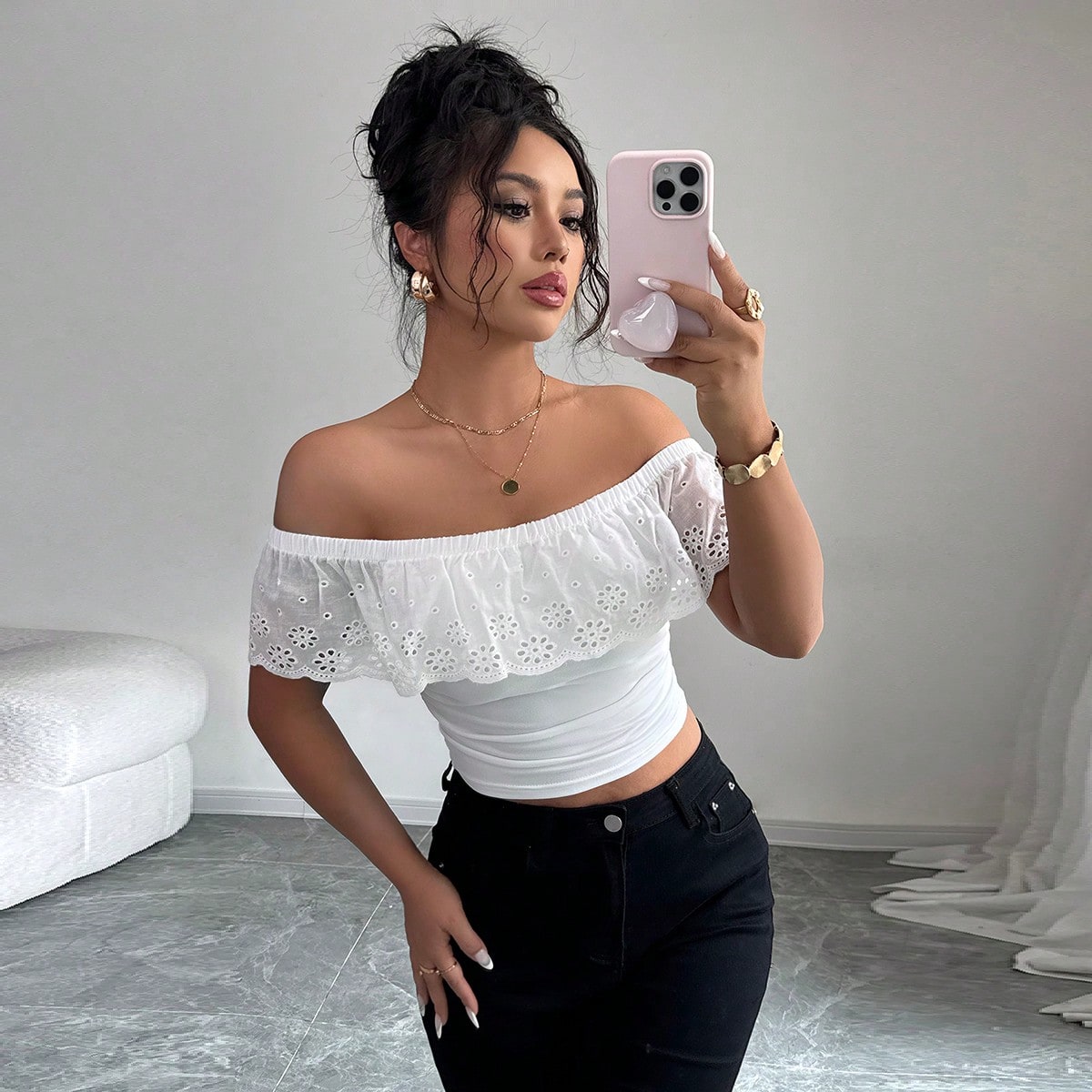 SHEIN Vietnam Facebook ad: Khám phá vũ trụ thời trang.