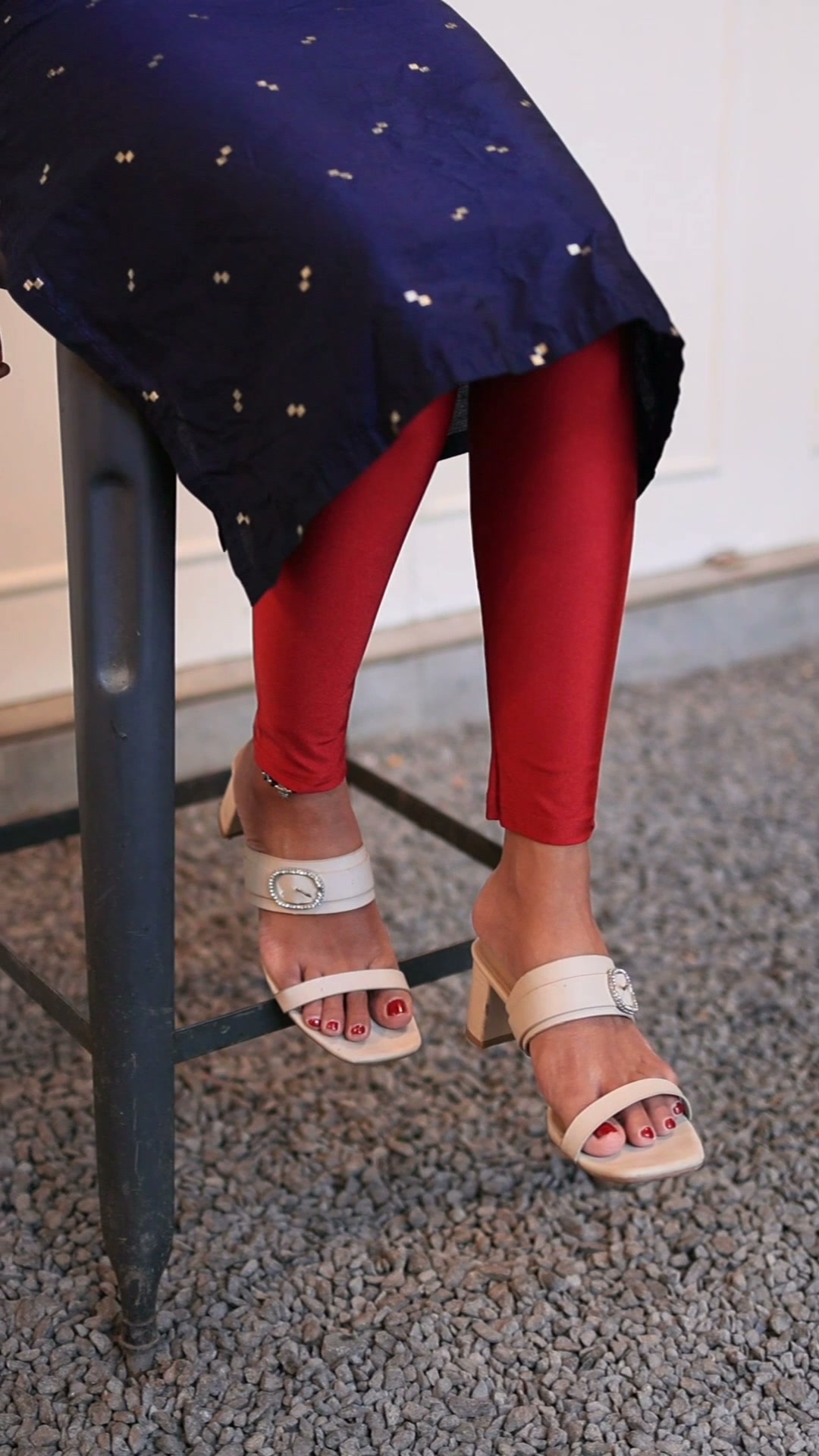 Sakthigarm Facebook ad: 4 Shimmer Leggings for ₹999 Only!