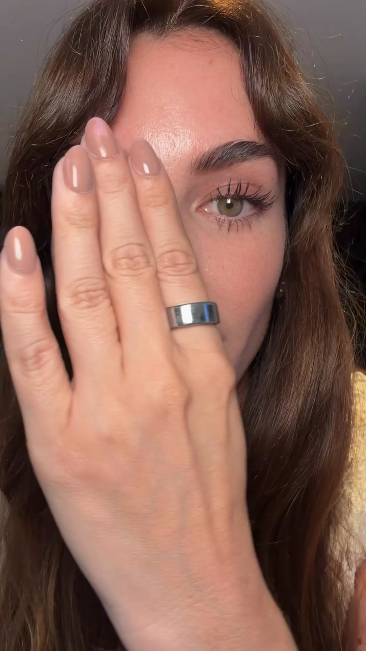 Paola V Desideri Facebook ad: Todos me preguntan si tengo extensiones de pestañas……
