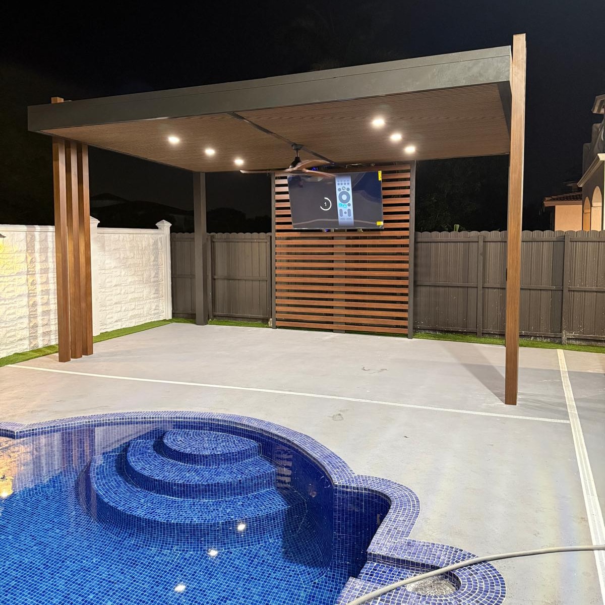 Olive Outdoor Construction Facebook ad: Premium Pergola Installation