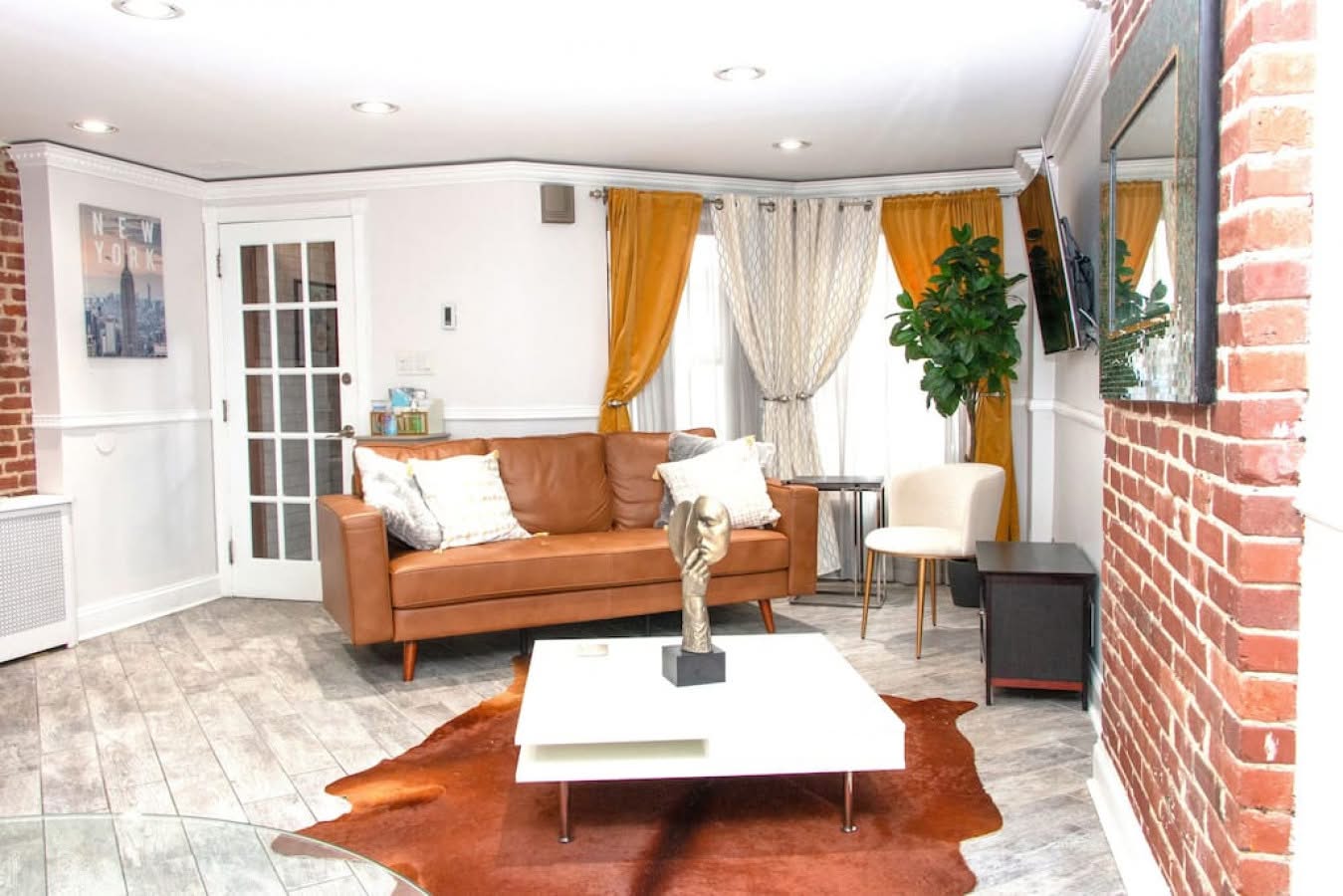 Amber Legacy Properties Facebook ad: Short-Stay Furnished Apt