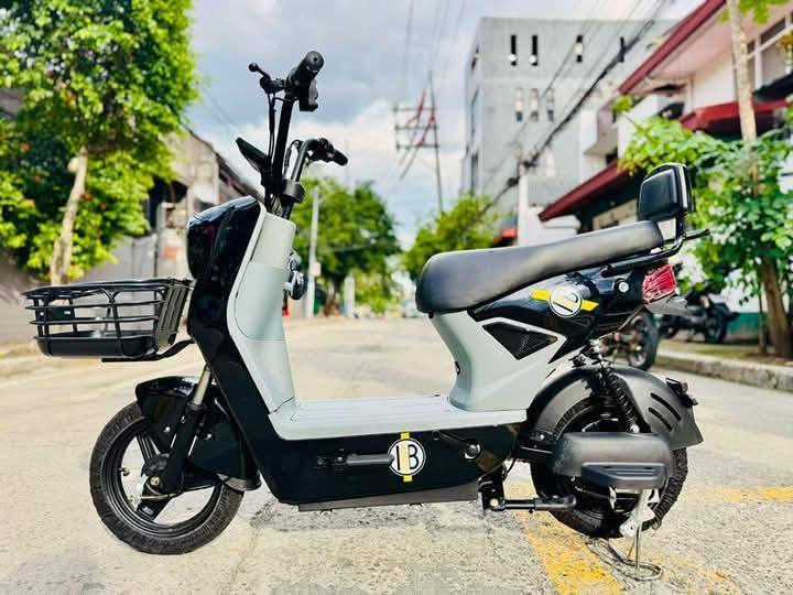 KM Shop PH Facebook ad: SUPER SALE FOR ONLY ₱12,500