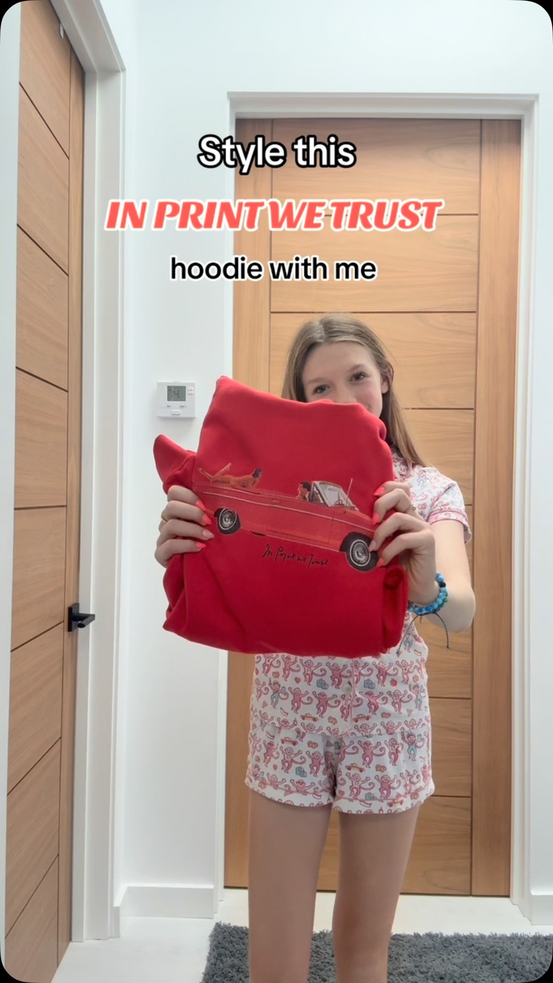 Julietdonenfeld Facebook ad: I love my new hoodie!