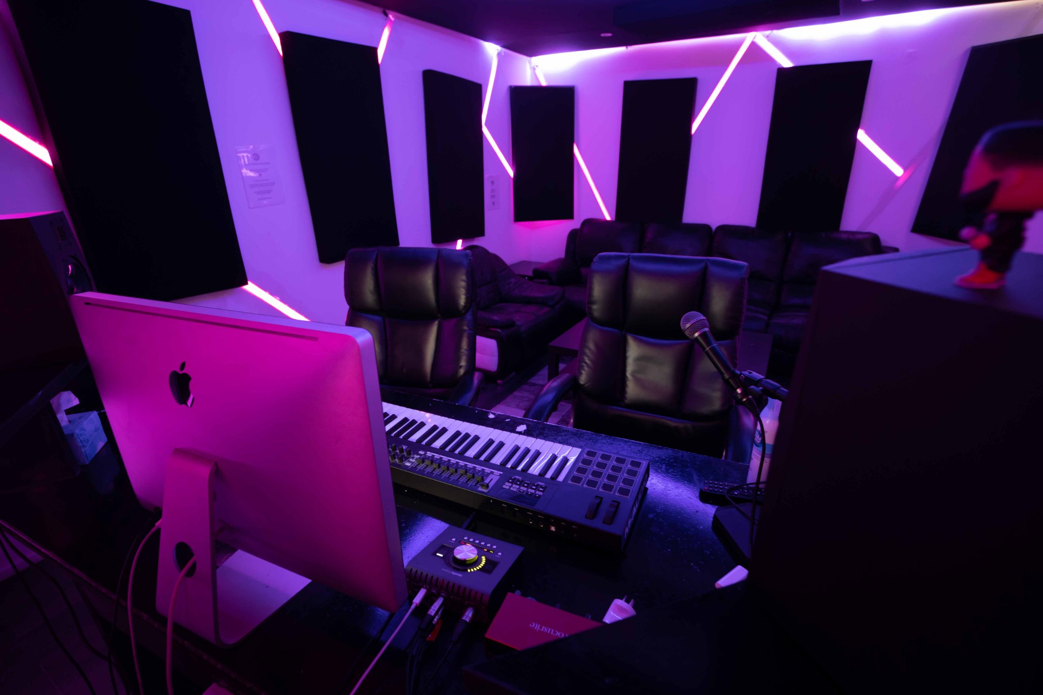 Stefano Lambrou Facebook ad: Music Studio Residency Deals