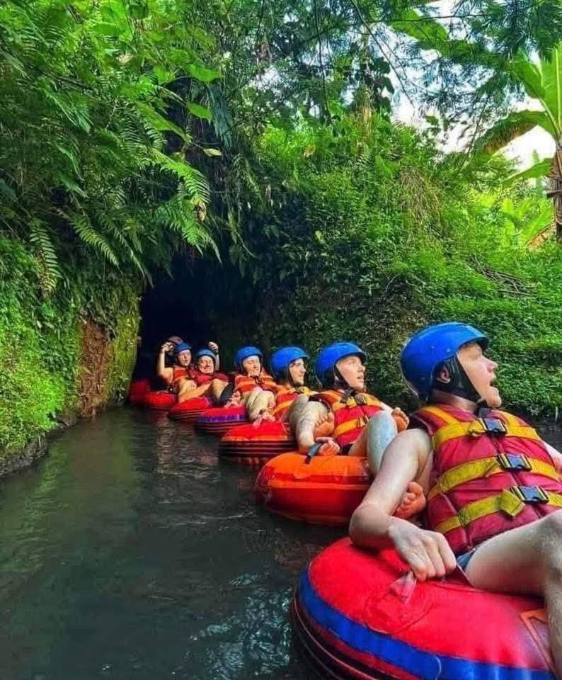 Bali Tour Driver Facebook ad: ๐๐๐ฆ๐ง ๐๐๐ฉ๐๐ก๐ง๐จ๐ฅ๐ ๐ฃ๐๐๐๐๐๐