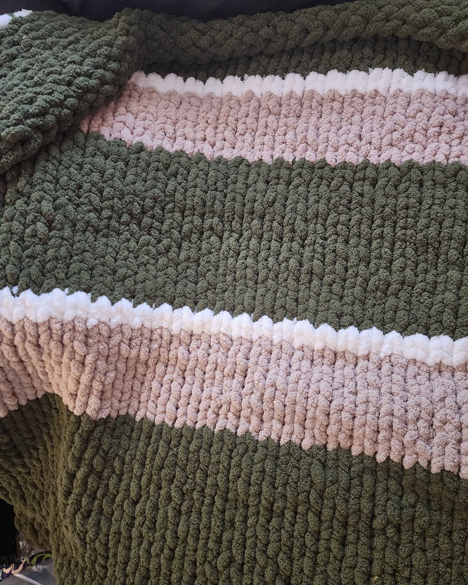 Felicia Johnson Hicks Facebook ad: New chunky yarn blanket