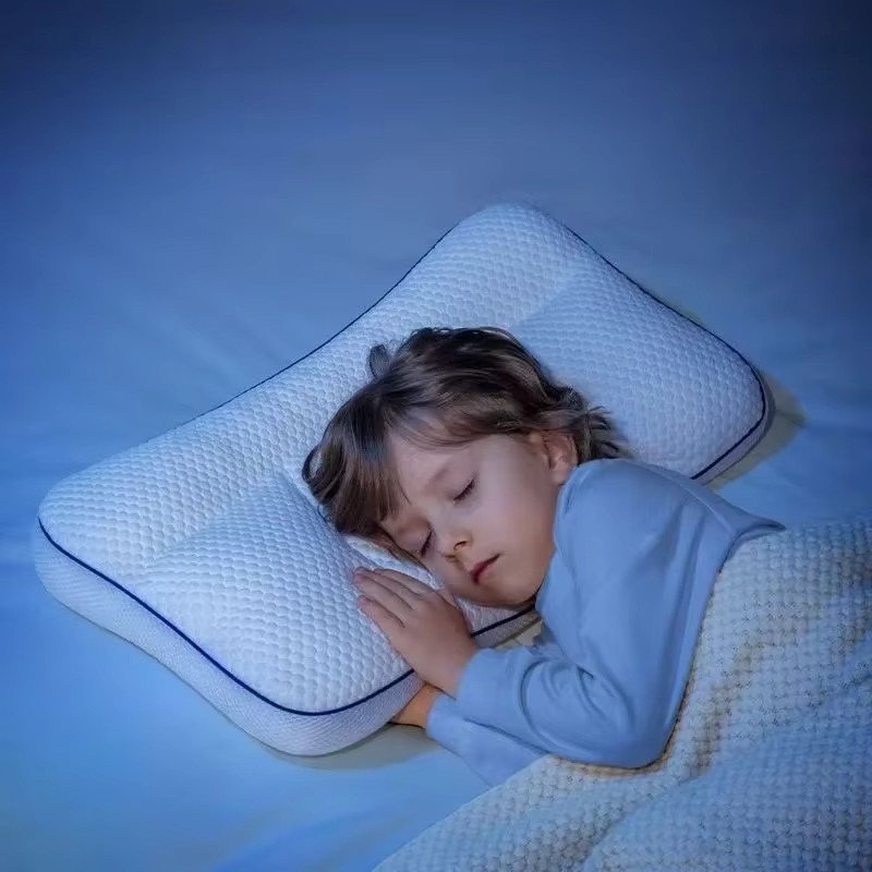 Felanis Facebook ad: Lunora, Ergonomic Kids' Pillow