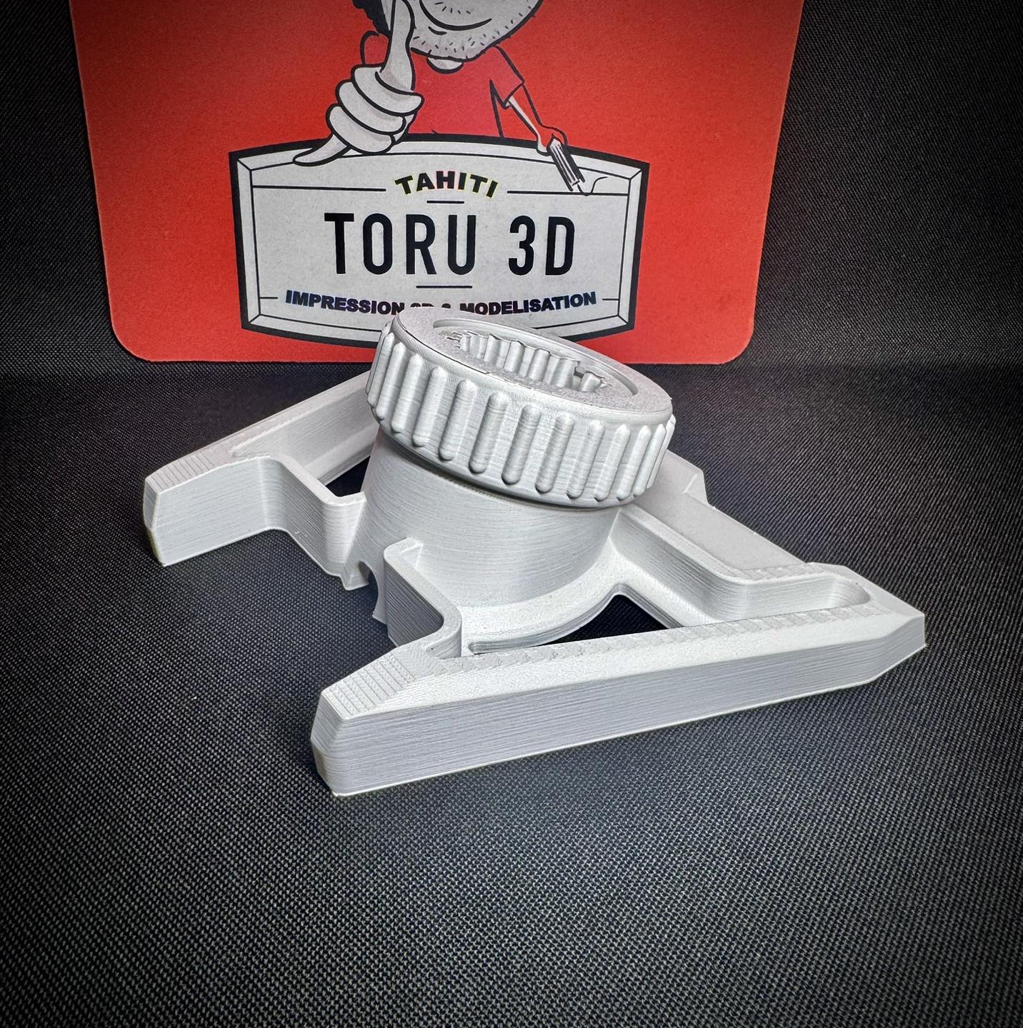 Toru 3D - Impression 3D à Tahiti Facebook ad: Support Starlink, Installation sur mesure