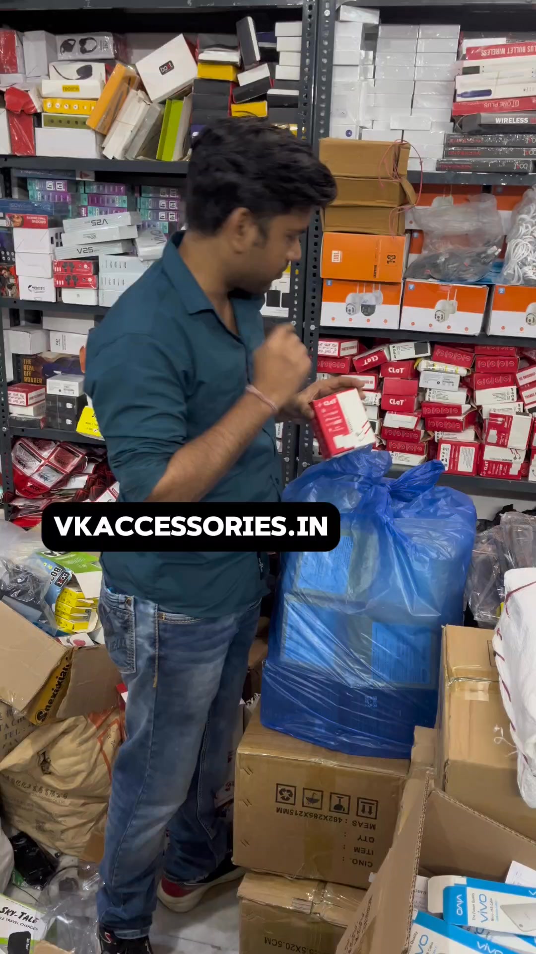VK Accessories Facebook ad: buy accessories at cheapest price