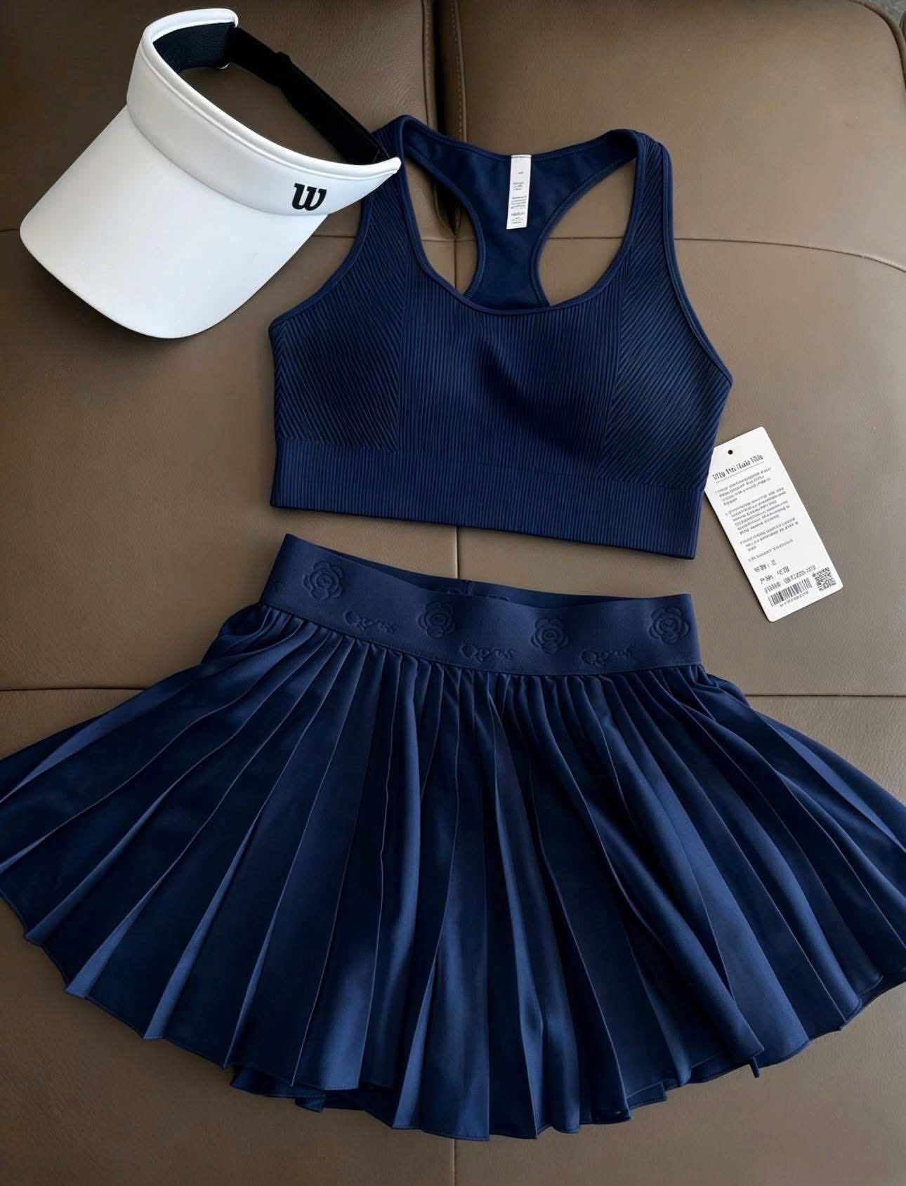 LEE HANG Luxury Fashion Facebook ad: ℕ𝕖𝕨 ℂ𝕠𝕝𝕝𝕖𝕔𝕥𝕚𝕠𝕟