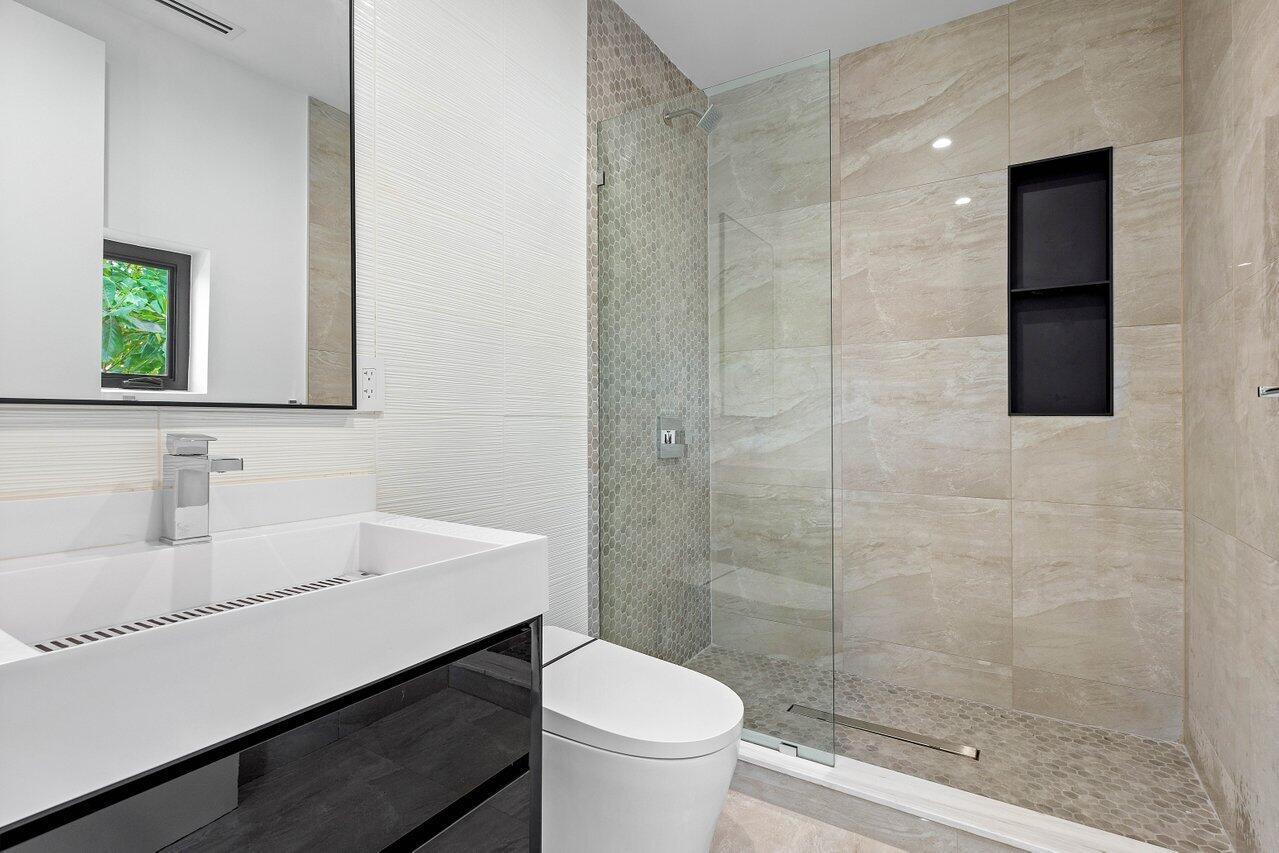 Bathroom Remodel Geeks Facebook ad