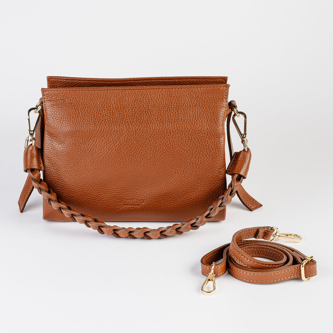 Arvero Facebook ad: Timeless elegance starts with the perfect handbag.
