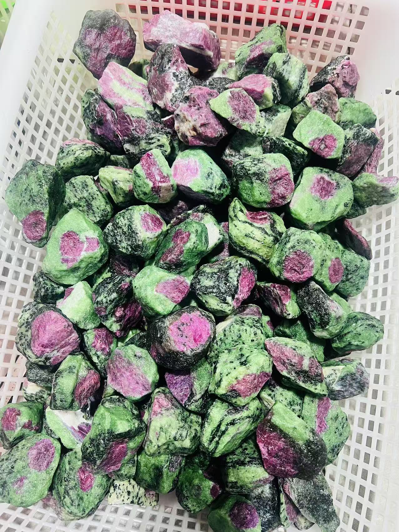 Tilmanqi crystal Facebook ad: new ruby raw,geode agate wolf head, flower 6$/pcs,on…