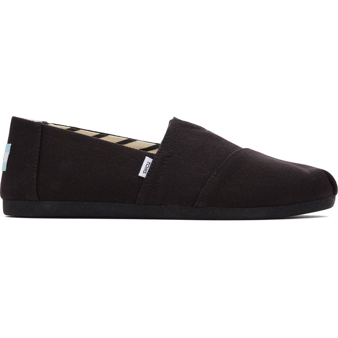 TOMS Facebook ad: Discover our range of comfortable & stylish TOMS…