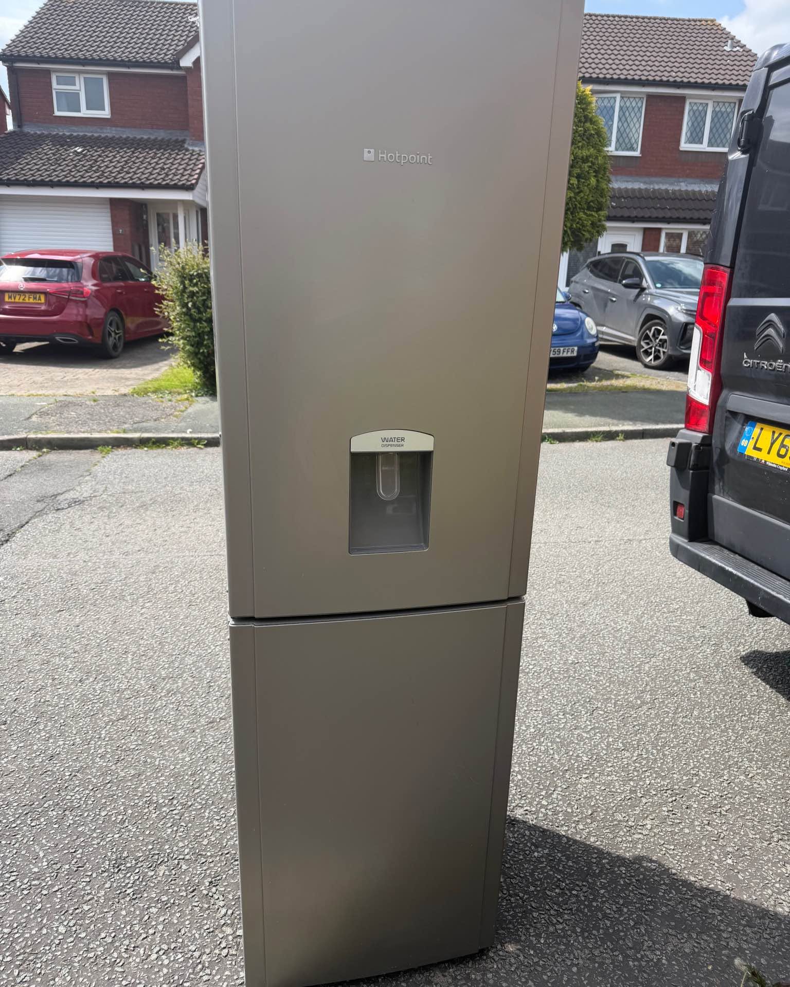 Nicola Jones Facebook ad: HOTPOINT fridge freezer ‘delivery available