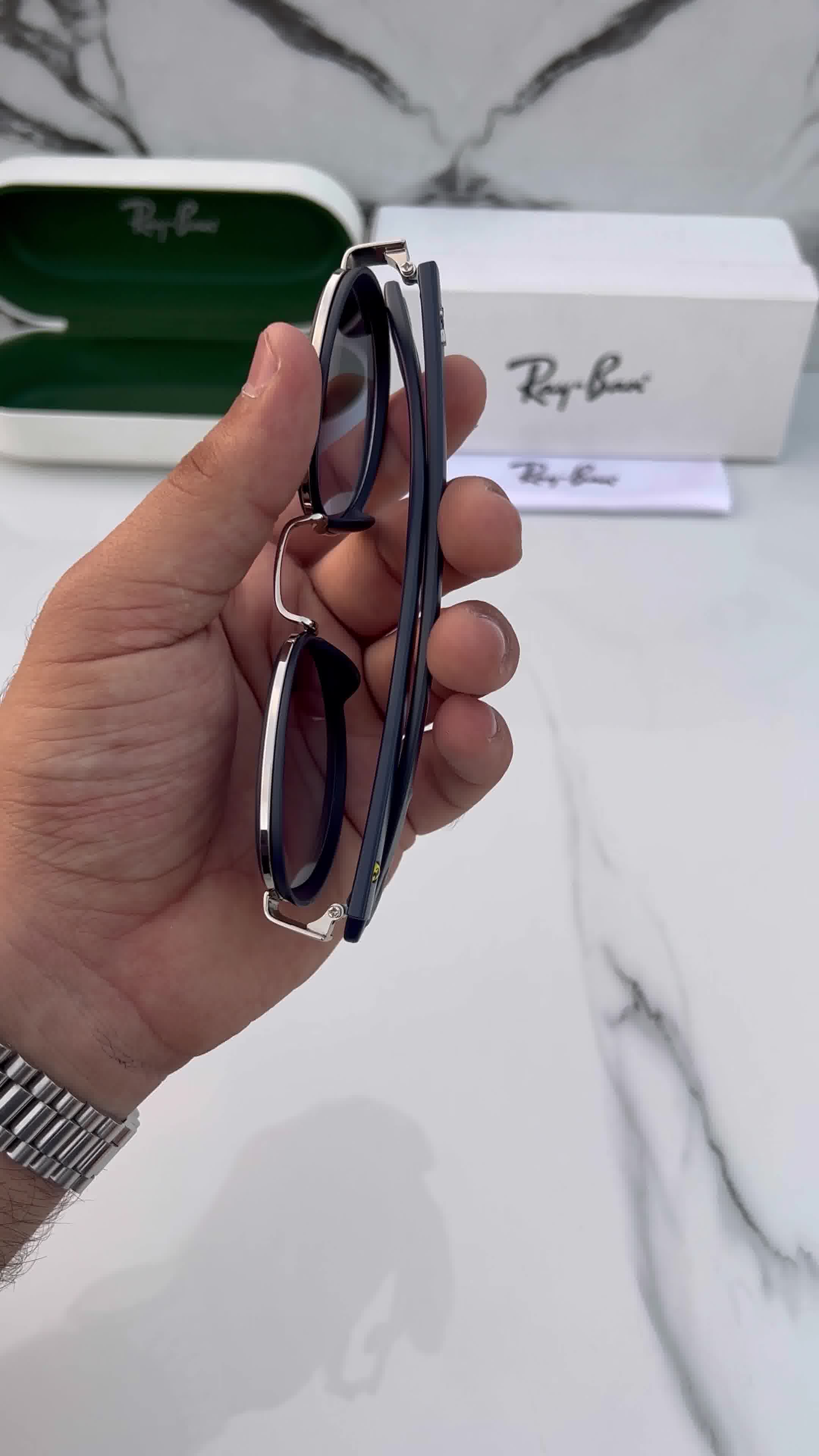 MT Eyewear Facebook ad: The Iconic Look You Deserve