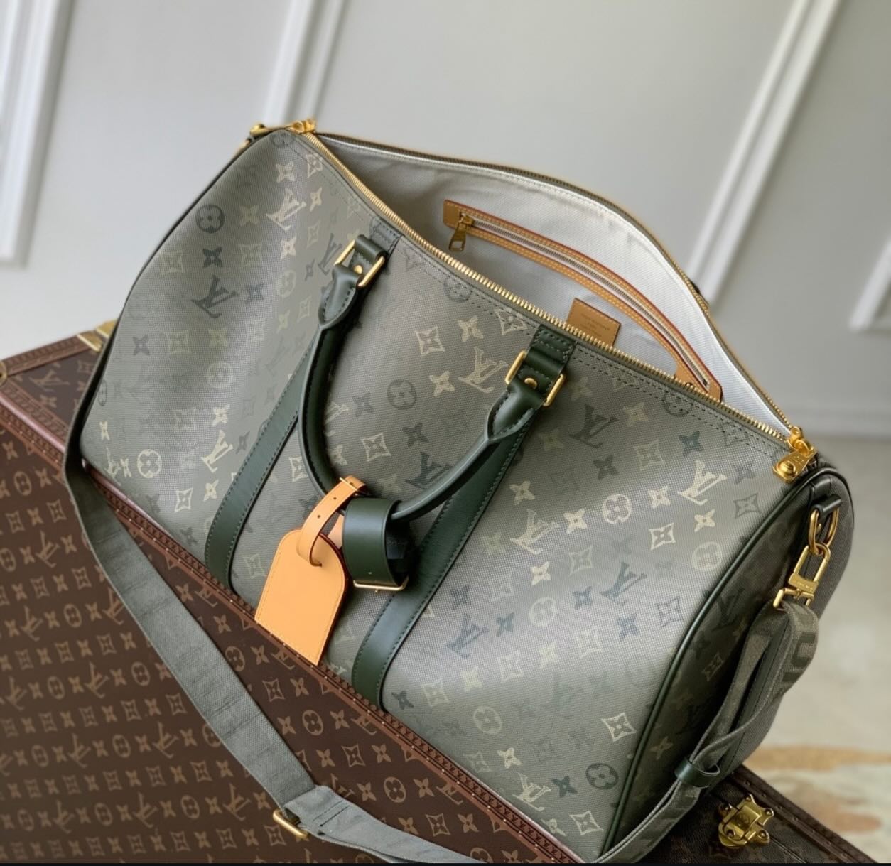 Livia brands Facebook ad: A clean luxury statement for every fit.