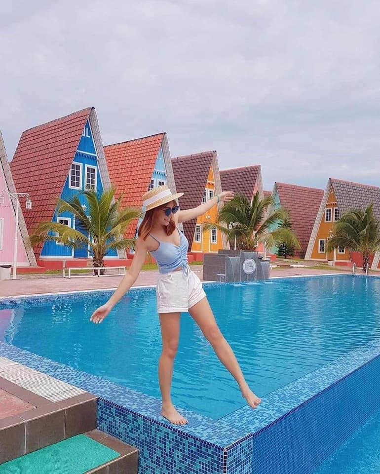 Masbro Village Triangle House Facebook ad: Nak Gambar Cantik Macam Kat Luar Negara?