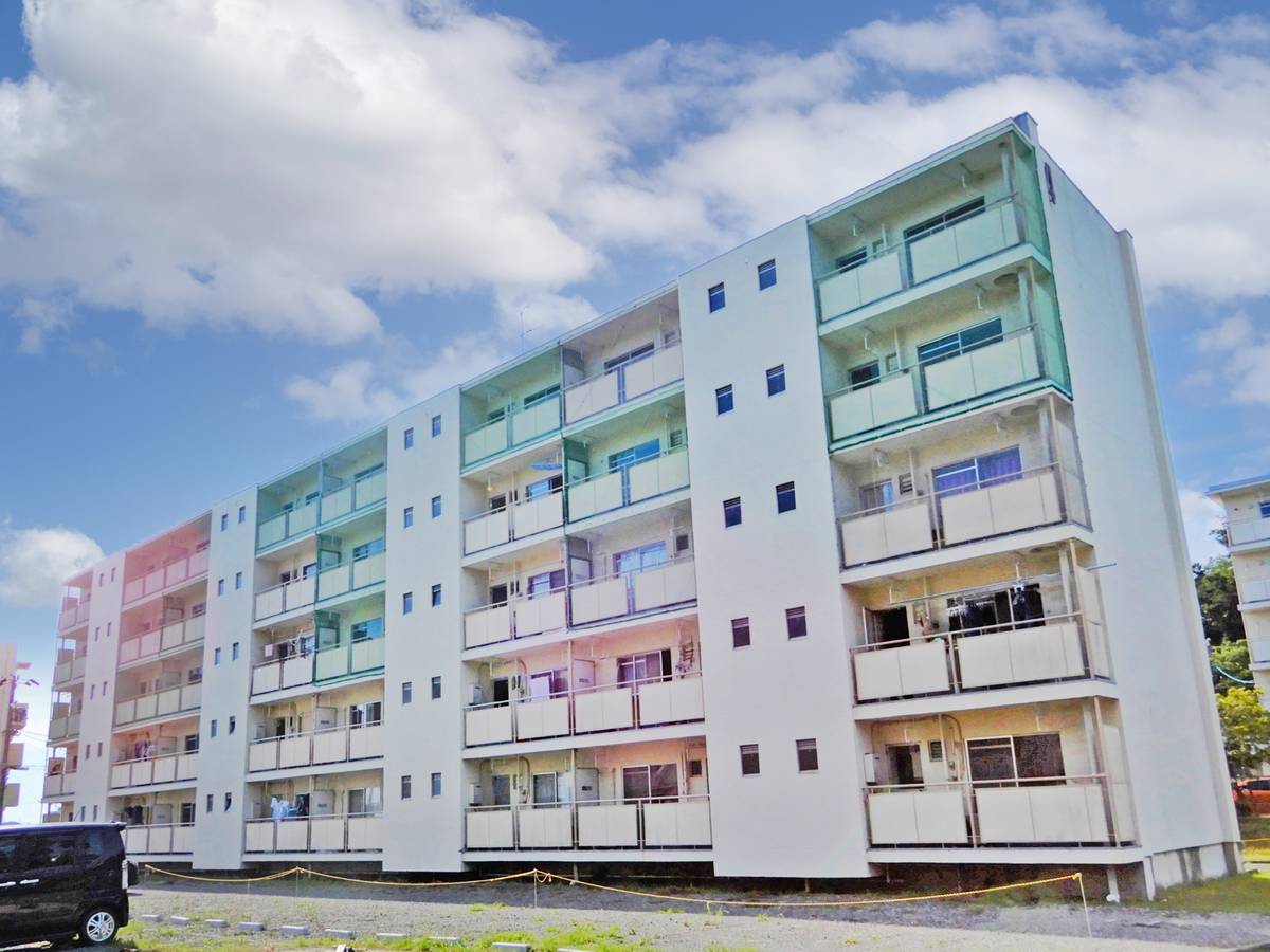 ビレッジハウス / Village House Facebook ad: Low-cost, newly renovated apartments with