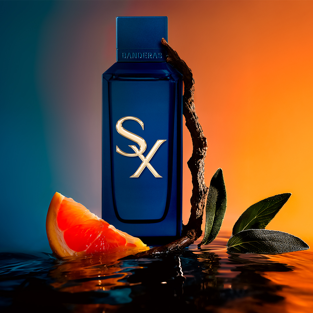 Antonio Banderas Perfumes Facebook ad: Pomelo jugoso, manzana verde y salvia especiada provocan…