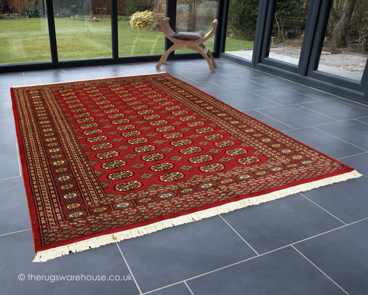 The Rugs Warehouse Facebook ad: Looking for a large rug?