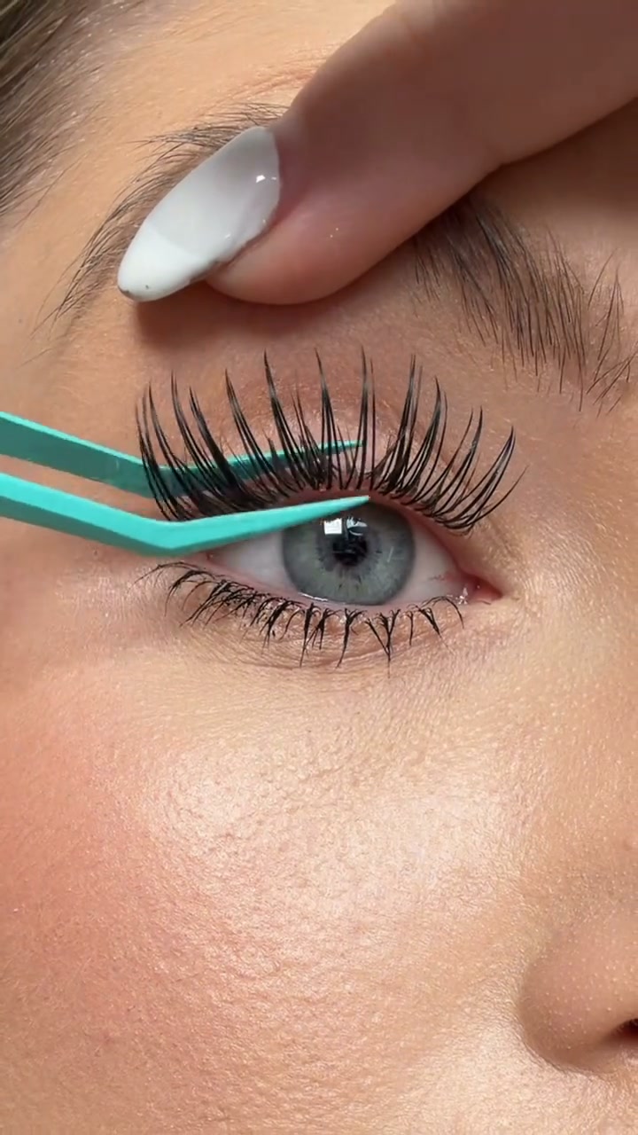 Vava Beauty Facebook ad: Bold Look, Soft Feel, 20% OFF