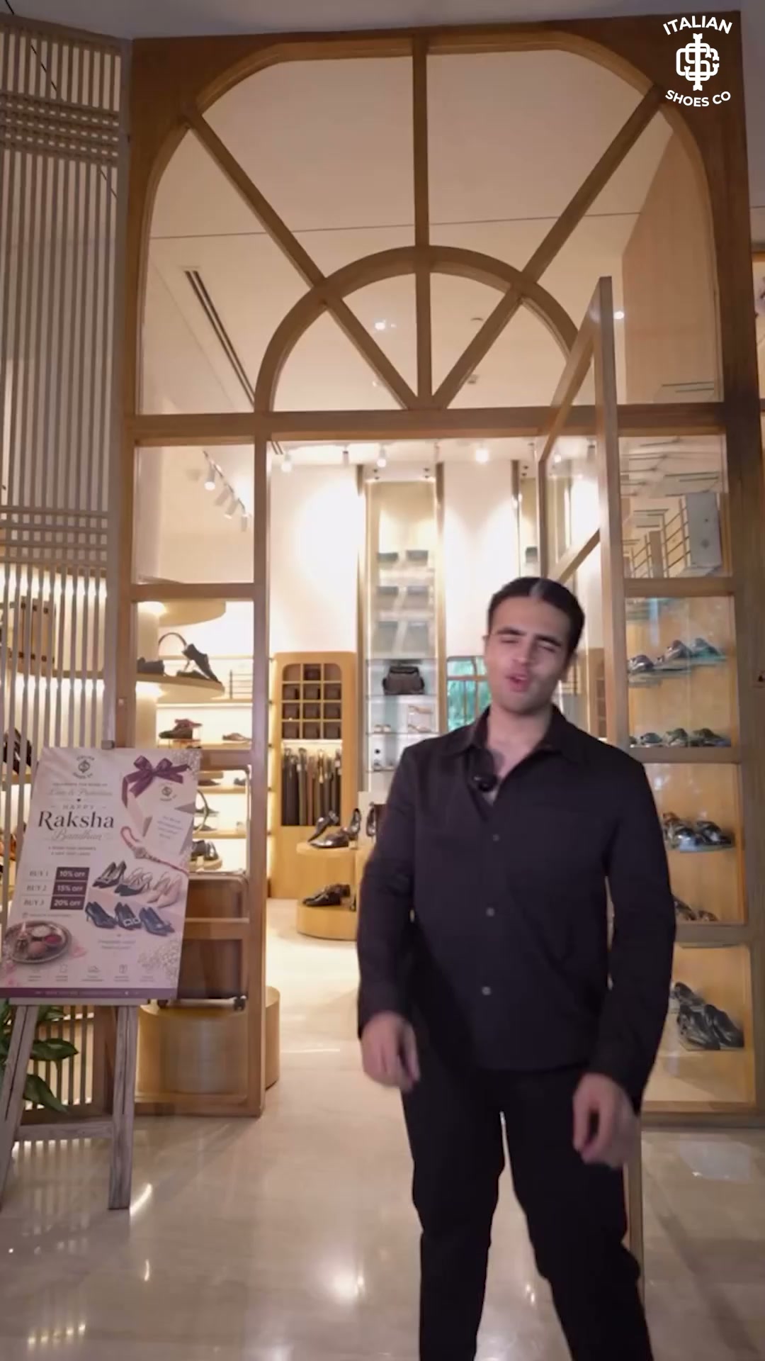 Italian Shoes Company Facebook ad: GURGAON, STEP INTO LUXURY!