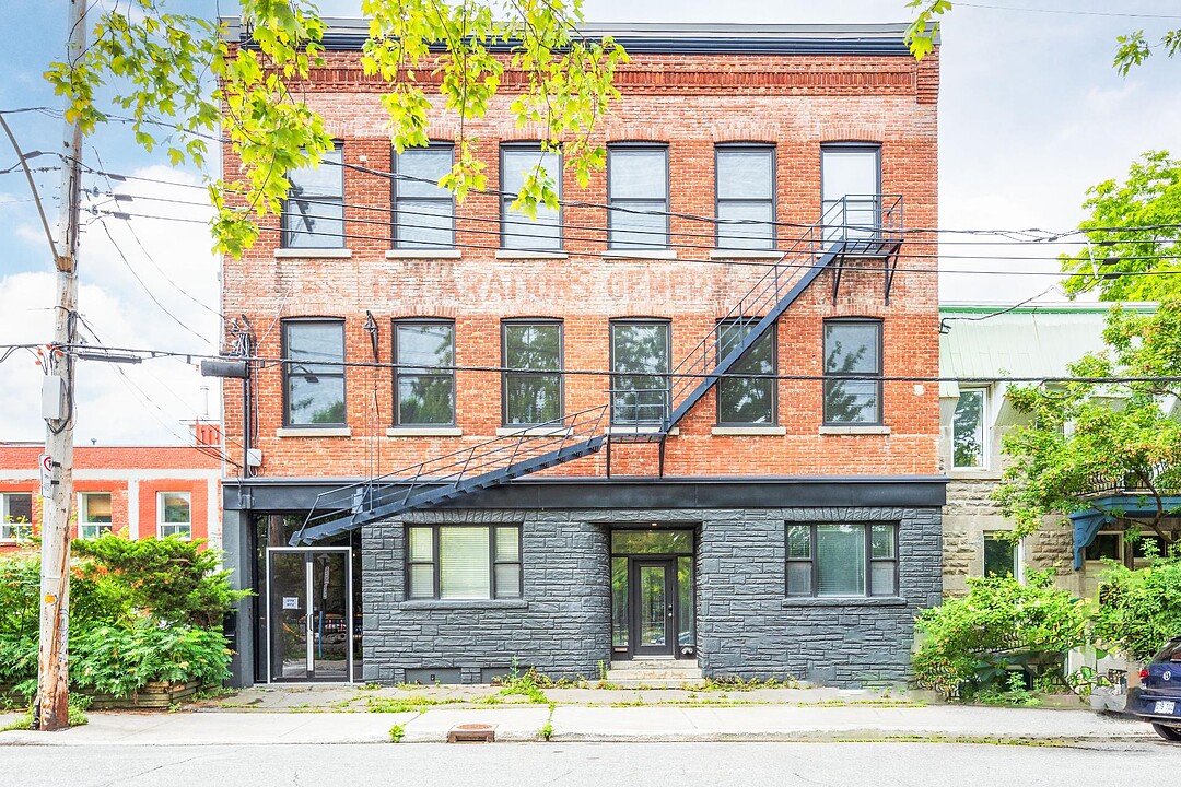 Sotheby's International Realty Québec Facebook ad: Découvrez nos nouvelles propriétés au Québec