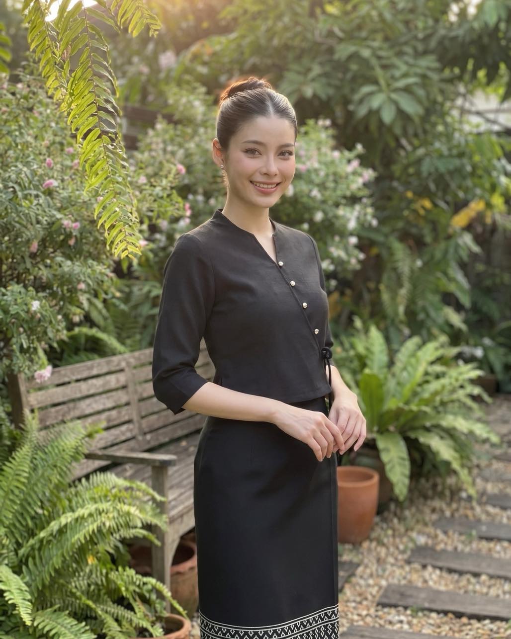 Ni Rin Premium clothing Facebook ad: เรียบหรู ดูดี ใส่ได้ทุกโอกาส