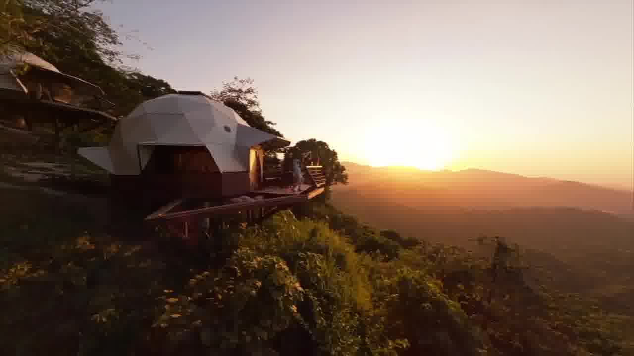 Trekker Glamping Minka Facebook ad: Disfruta de unos días para conectarte, recargar y…
