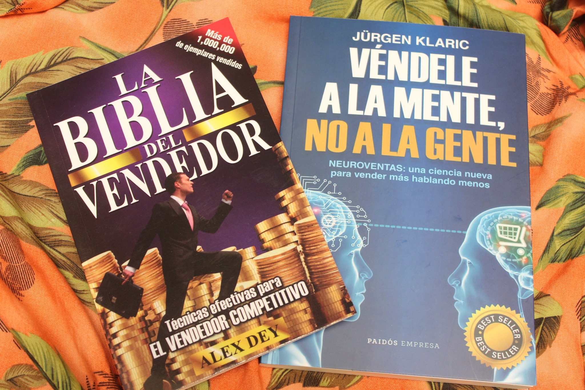 Mundo de los Libros a domicilio Guatemala Facebook ad