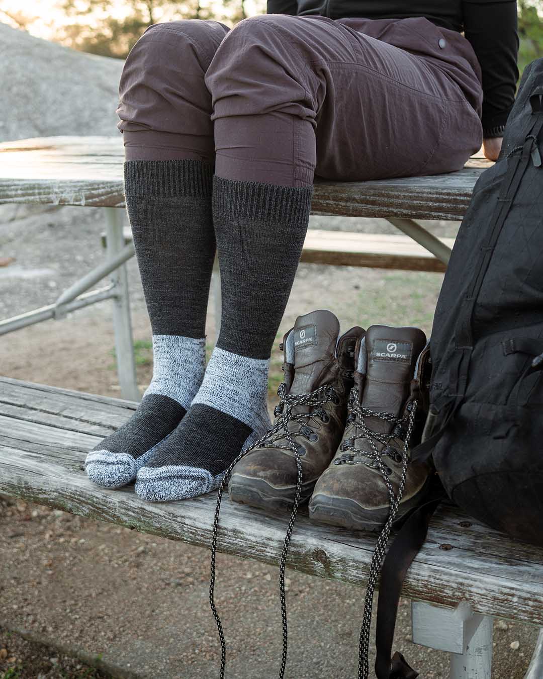 Rohner Socks Facebook ad: Deine Füsse verdienen Rohner.