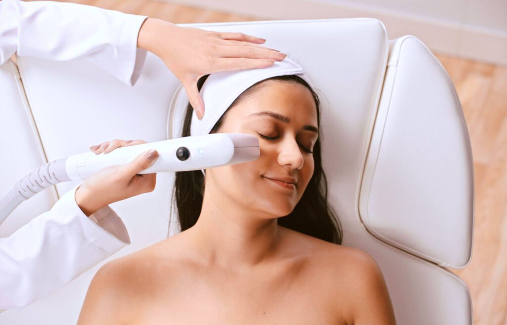 Vici Clinic - Laseroterapia, Kosmetologia i Dermatologia Estetyczna Facebook ad: SofWave - Hollywood Lift