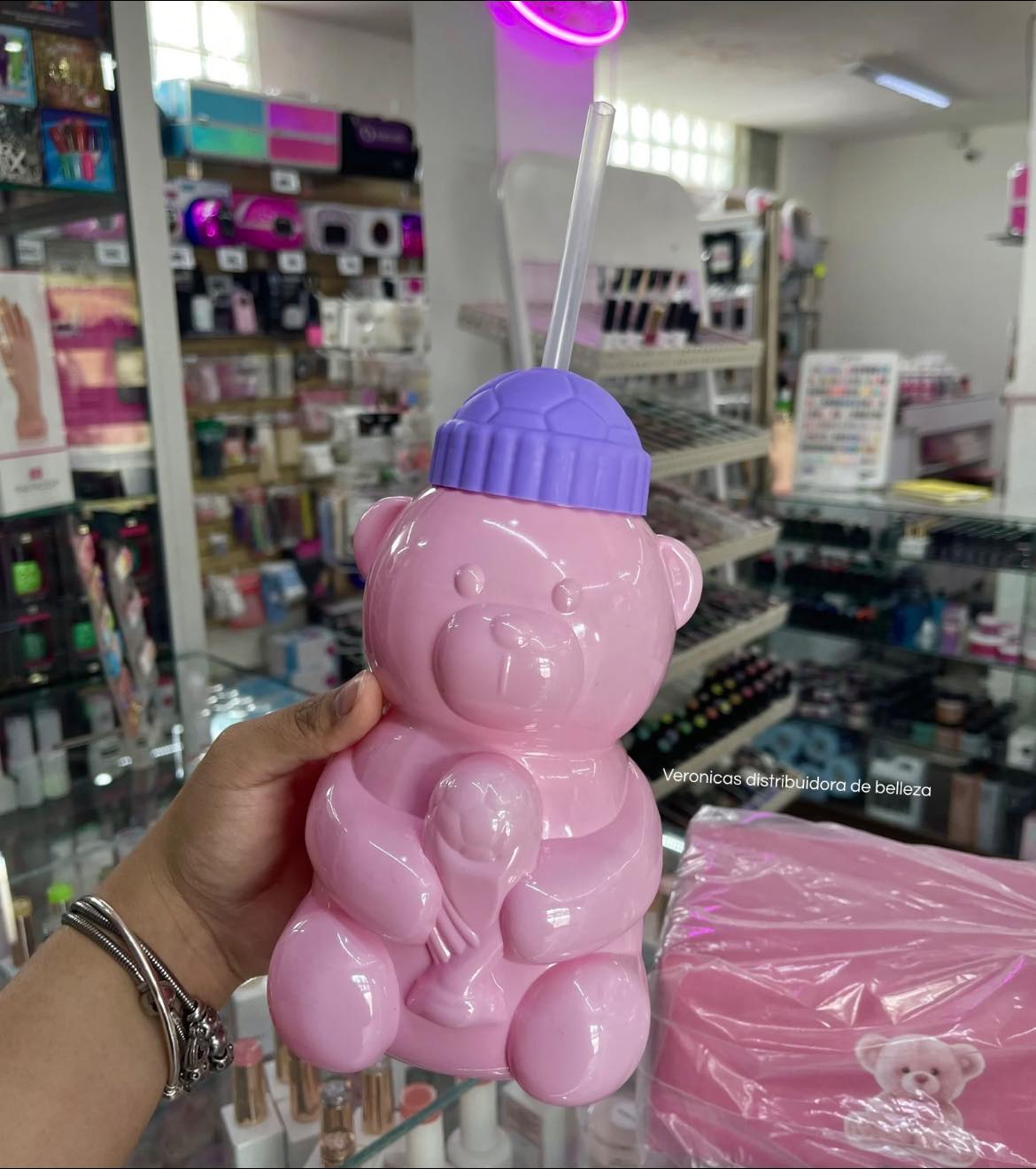 Veronica’s Distribuidora de Belleza Facebook ad