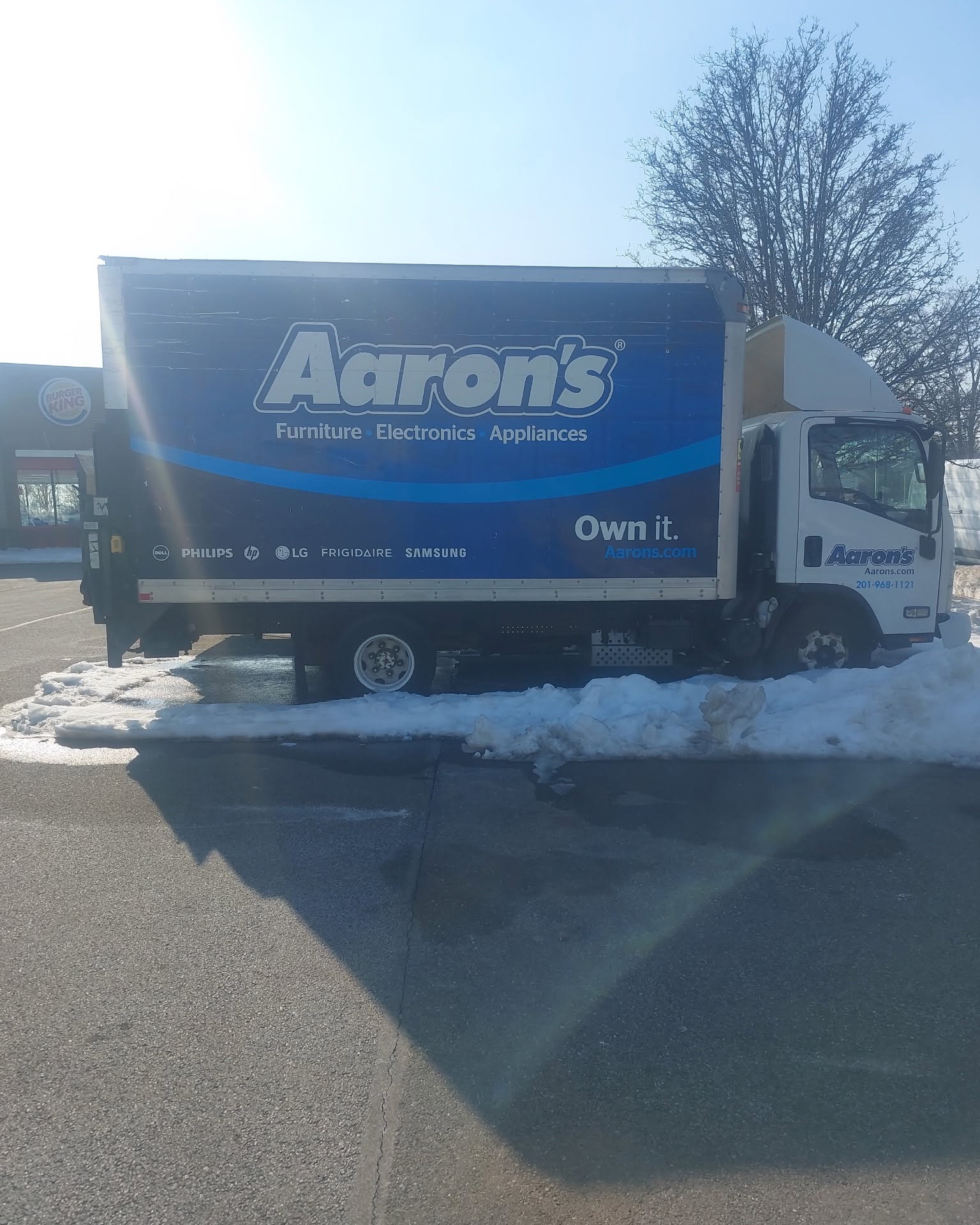 Lori Nelson Moserowitz Facebook ad: 2009 Isuzu npr 14’ box truck